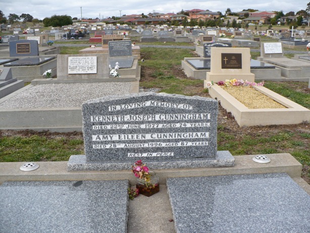 Headstone Ken and Amy Cunningham