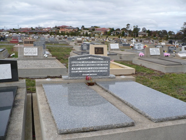 Headstone Ken and Amy Cunningham