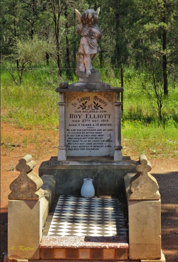 Headstone Roy Elliott