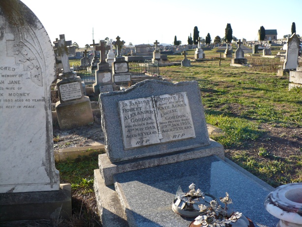 Headstone Robert and Kate Gordon