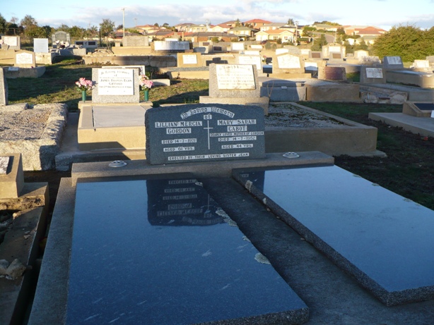 Headstone Lil Gordon and Mary Cabot