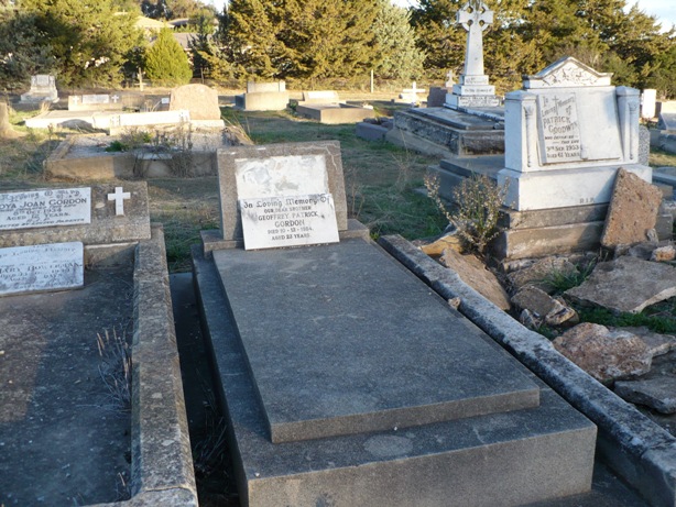 Headstone Geoff Gordon